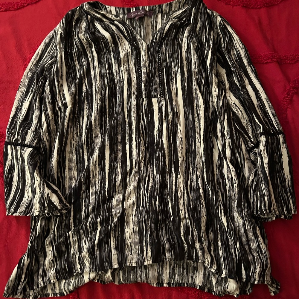Gloria Vanderbilt Black and White Striped Blouse